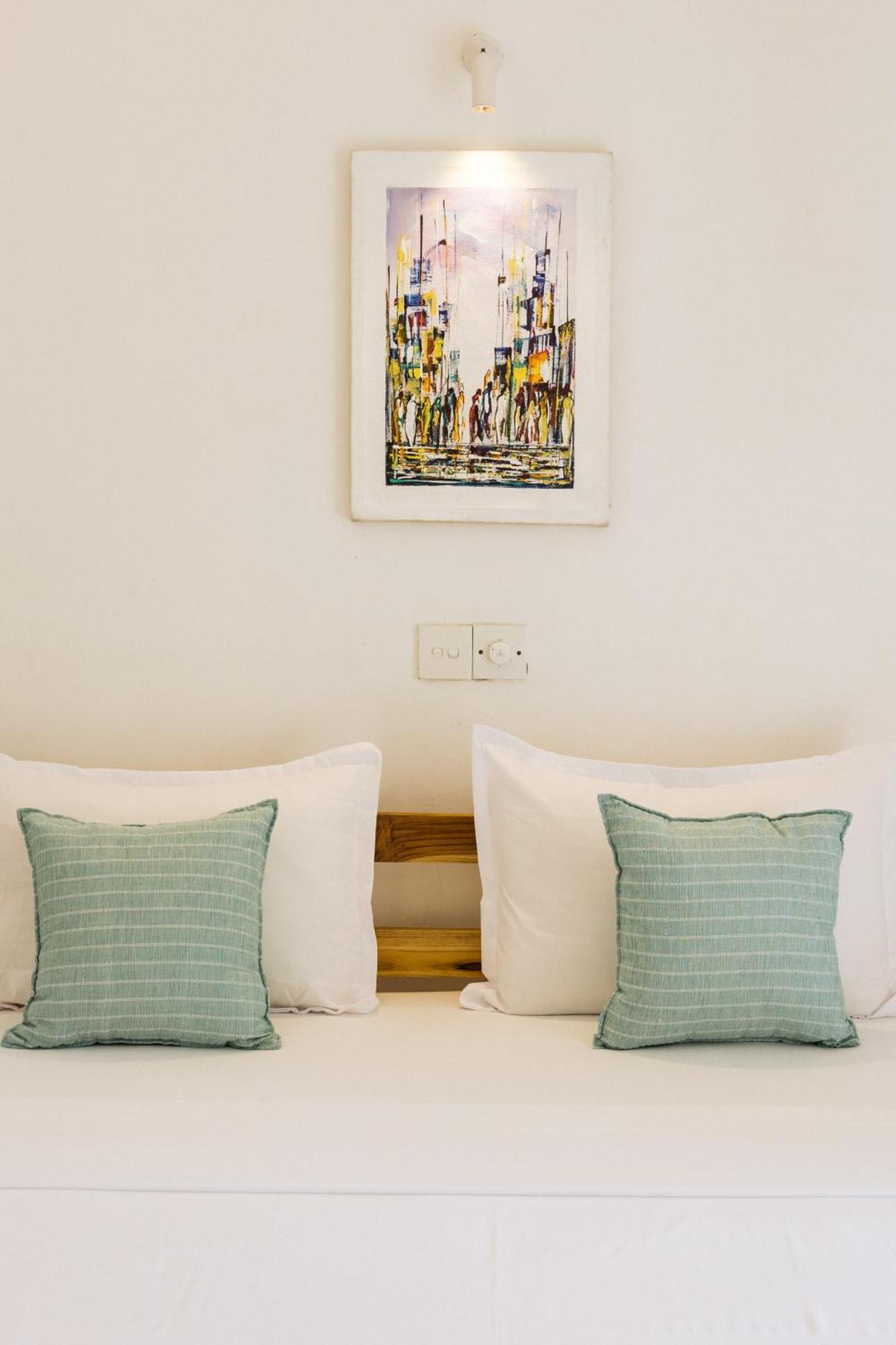 Watu House Dickwella Quarto foto