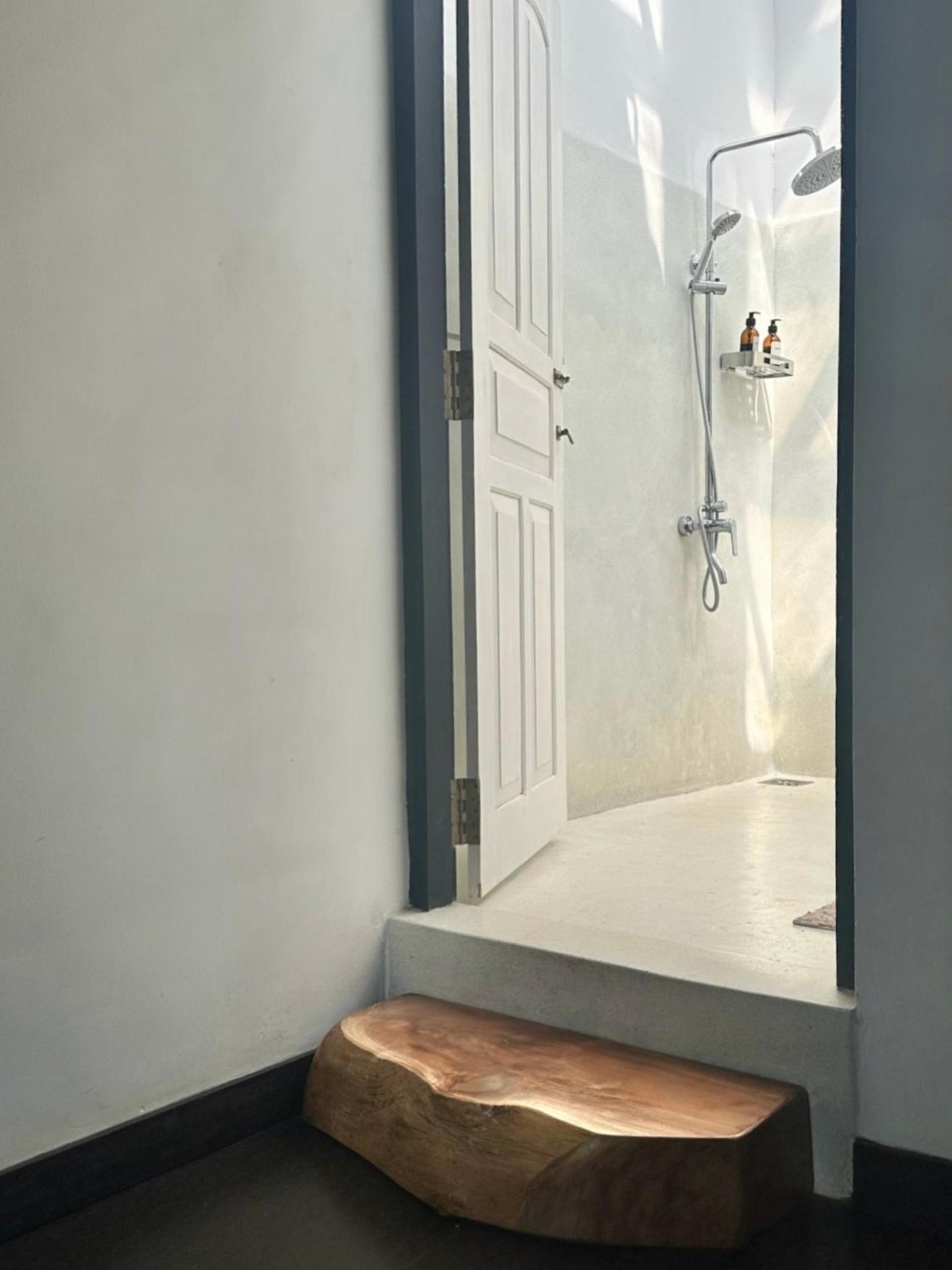 Watu House Dickwella Quarto foto
